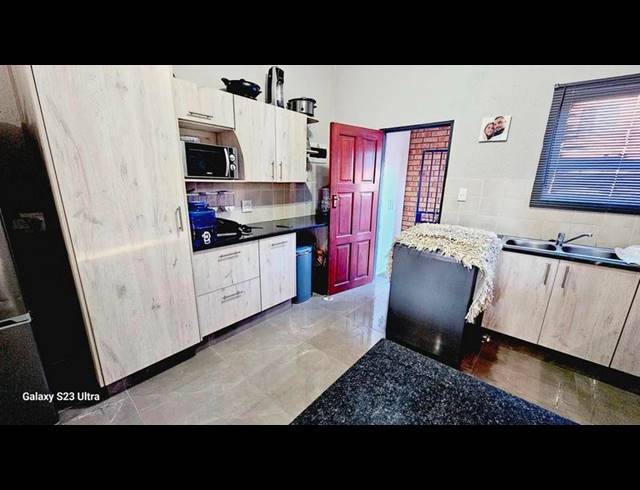 2 BEDROOM APARTMENT FOR SALE IN CASTLEVIEW